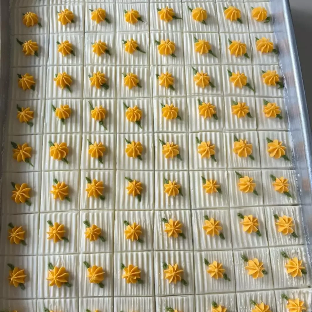 Piped flower detail